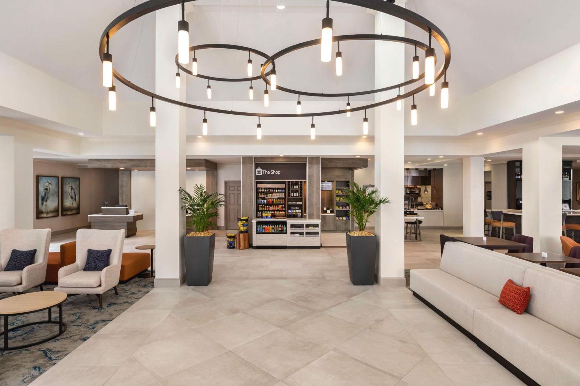 Hotel Hilton Garden Town Center 3*